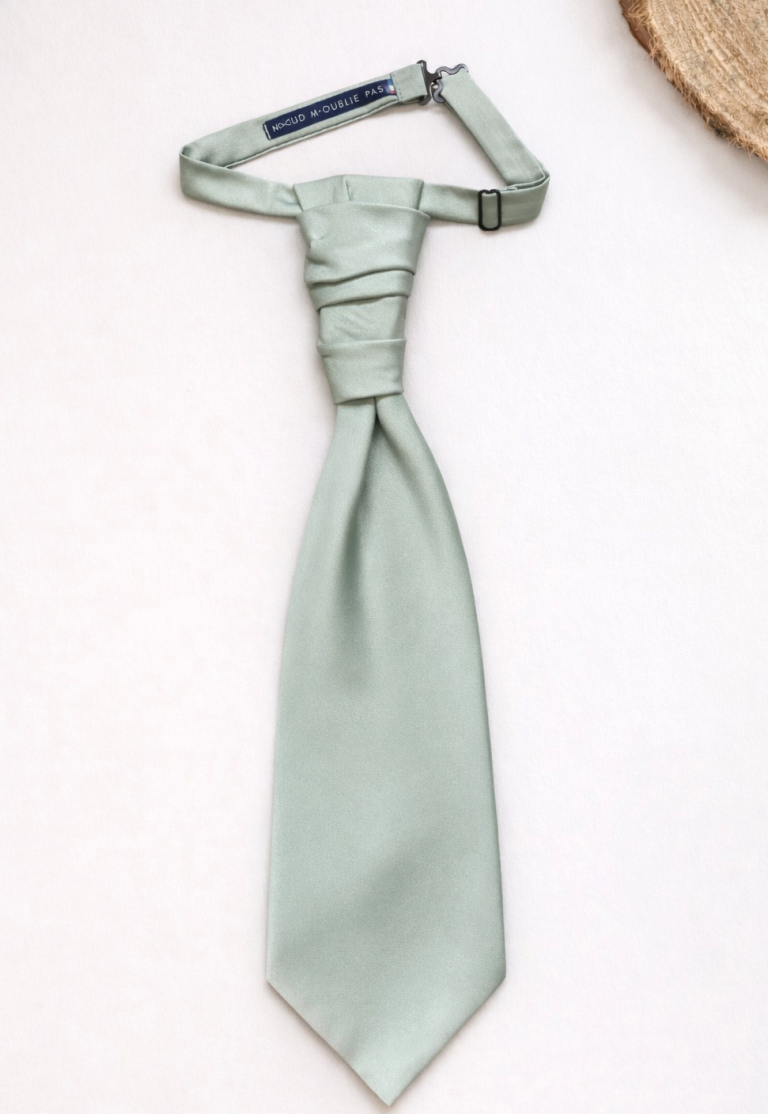 Lavallière homme / adulte en satin, de couleur vert pale.