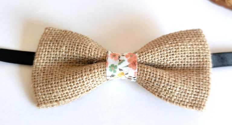 Nœud papillon en jute et tissu fleuri